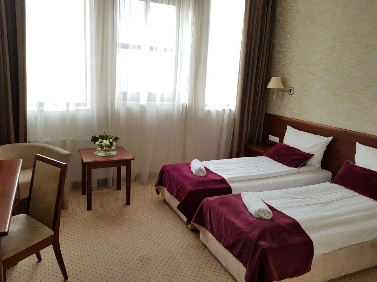 Hotel Starzynski Płock Exteriör bild